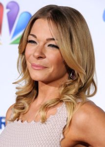 LeAnn Rimes Loose Medium Wavy Hairstyle