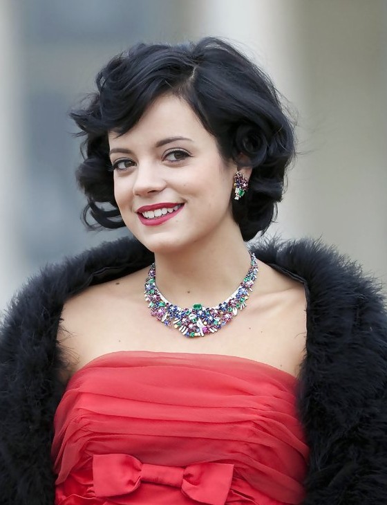 Lily Allen Hair Short: Black curls