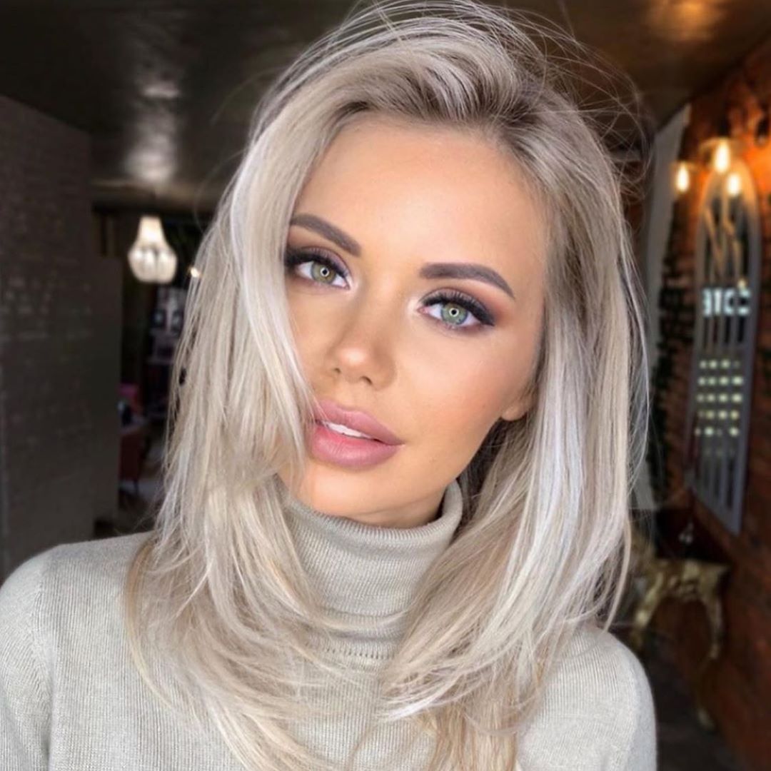 Hairstyle with straight hair - hairstyles and shoulder backgrounds in 2021