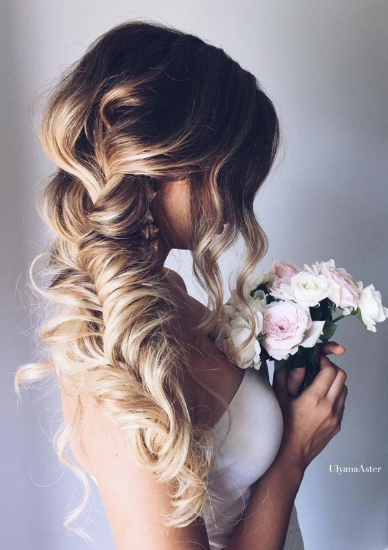 Loose hairstyles brand for the wedding