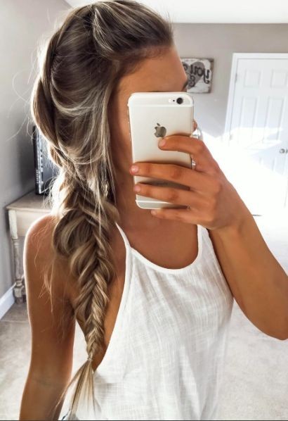 The loose forms of hair that are associated with fish with a style of style-2017