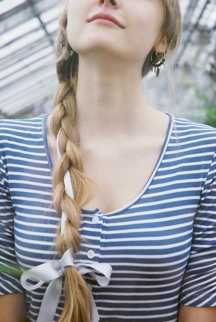 Loose side braid