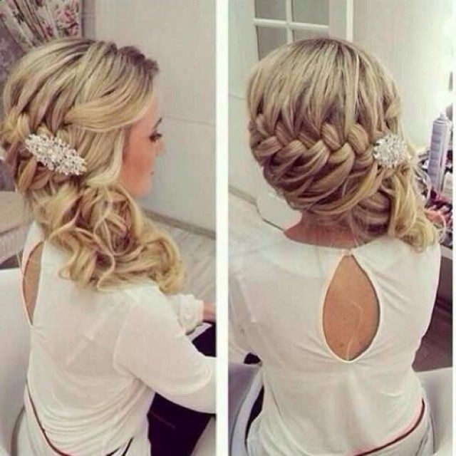Loose side hairstyles for curly hair