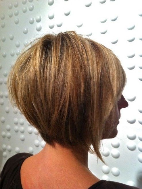 Medium pop haircuts for the summer