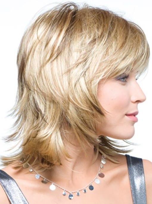 Medium Layered Hairstyle: Straight Hair