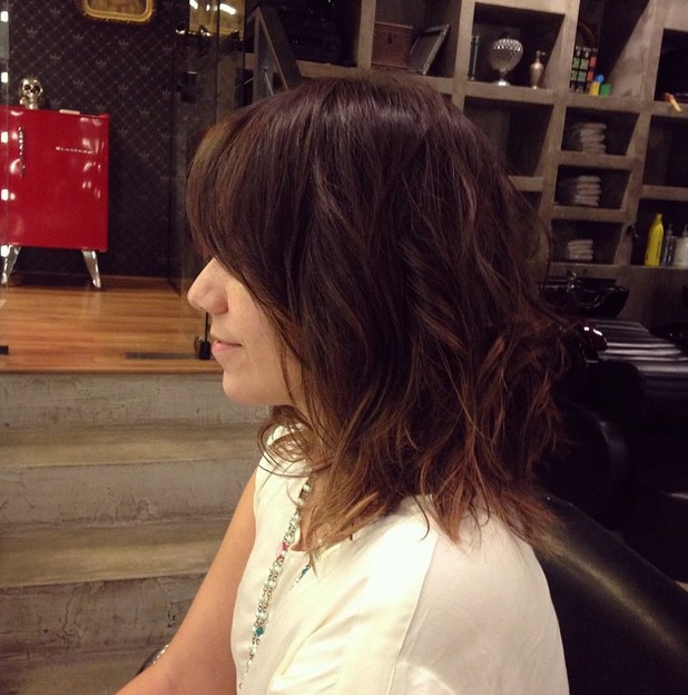 A side view of a medium wavy hairstyle of mobs