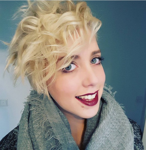 The chaotic hairstyle, the blond, long, pixy, with side bangs