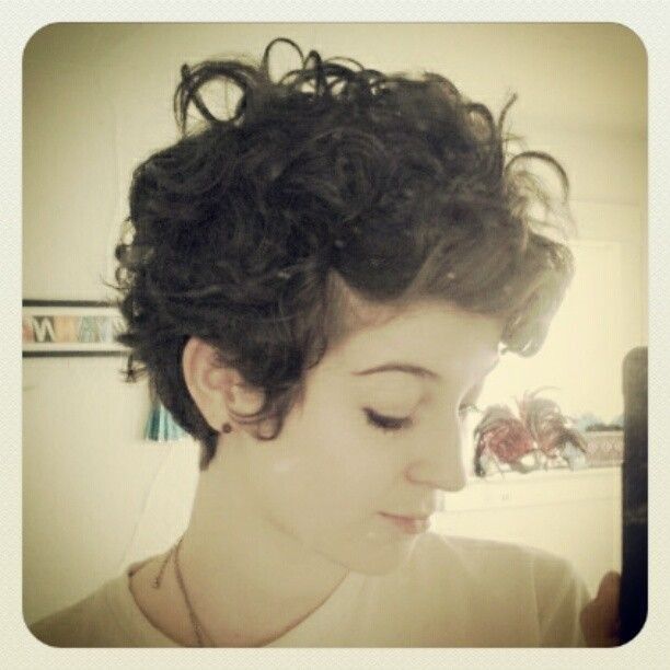 Epoicing hairstyle, curly for short hair
