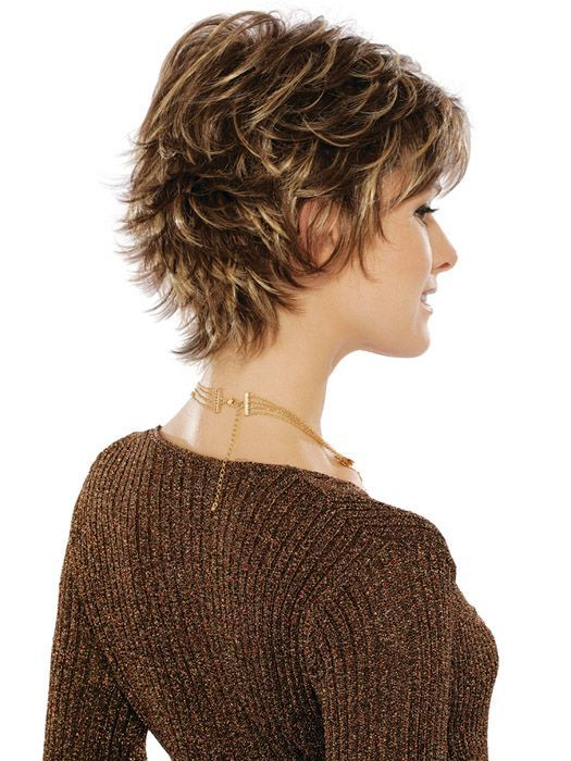 Pixe haircut with a messy layer