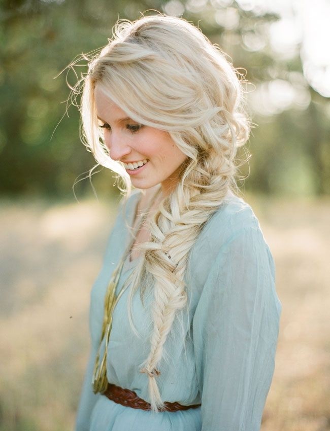 Loose side braid: Latifa long hairstyles
