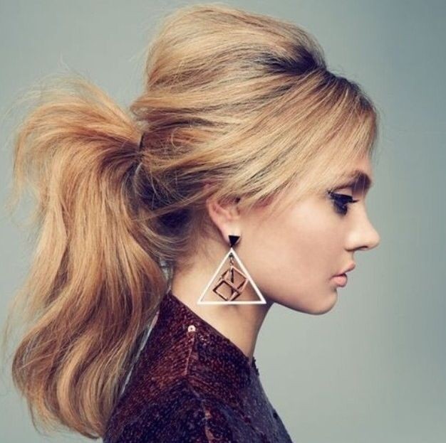 Successful horse tail with bump and side bangs