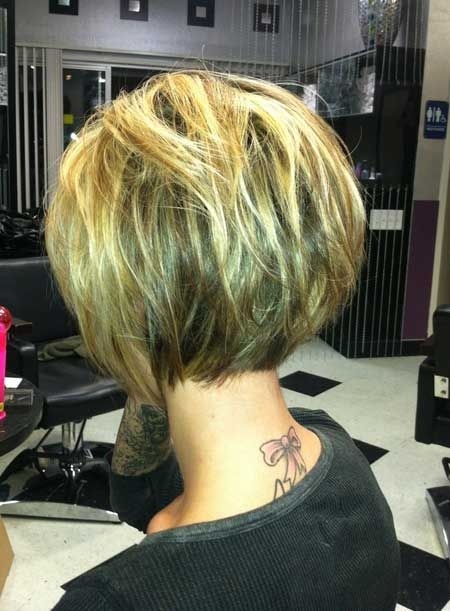 Short messy bob hair back width