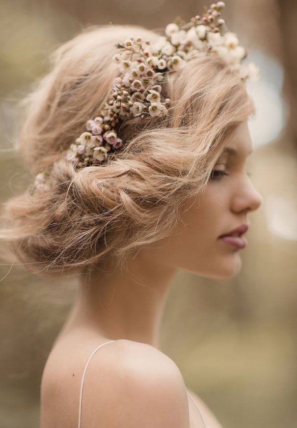 Switching chaos for wedding parties - the perfect bride hairstyle