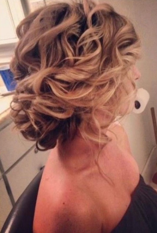 Hairstyles, chaotic update for the wedding: hairstyles and bridesmaids