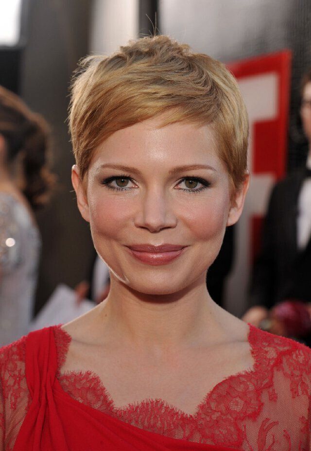 Michelle Williams short haircut - hairstyles for the round face shape