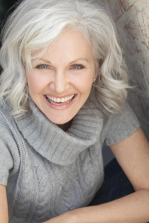 Modern hairstyles for older women: medium wavy hair