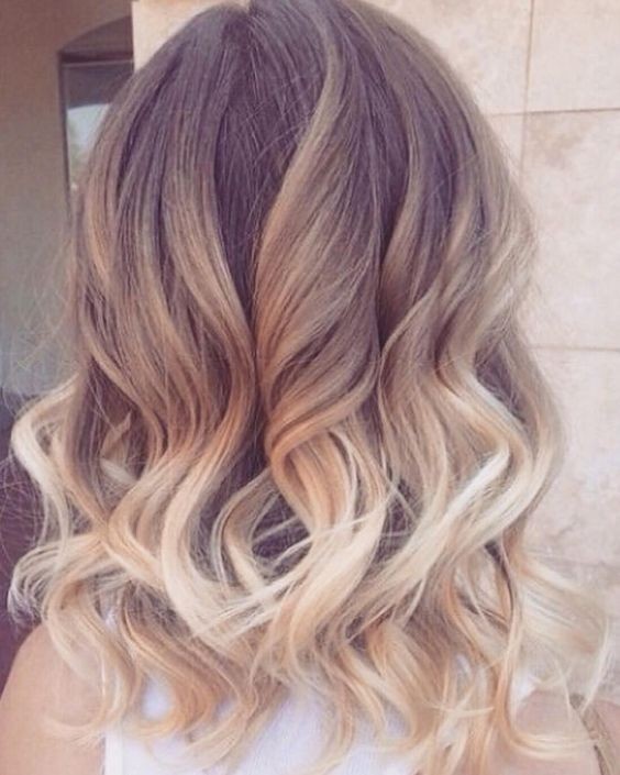 Omper, medium curly hairstyle - women's shaving ideas