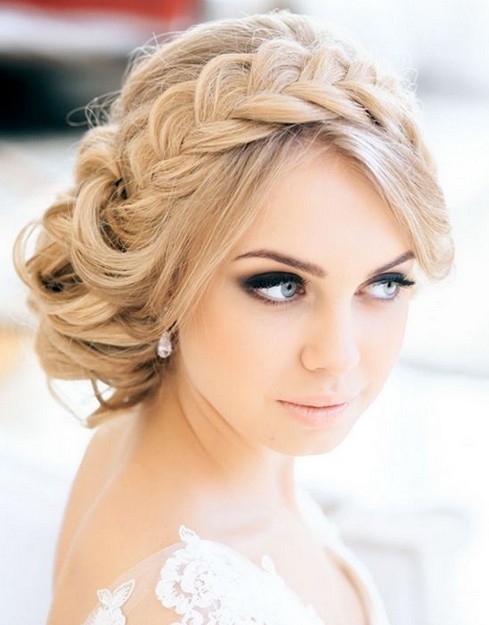 Perfect hairstyles loved by the wedding