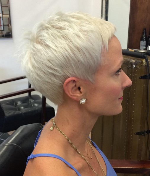 Platinum hairstyles for thick hair - short haircut for women for summer