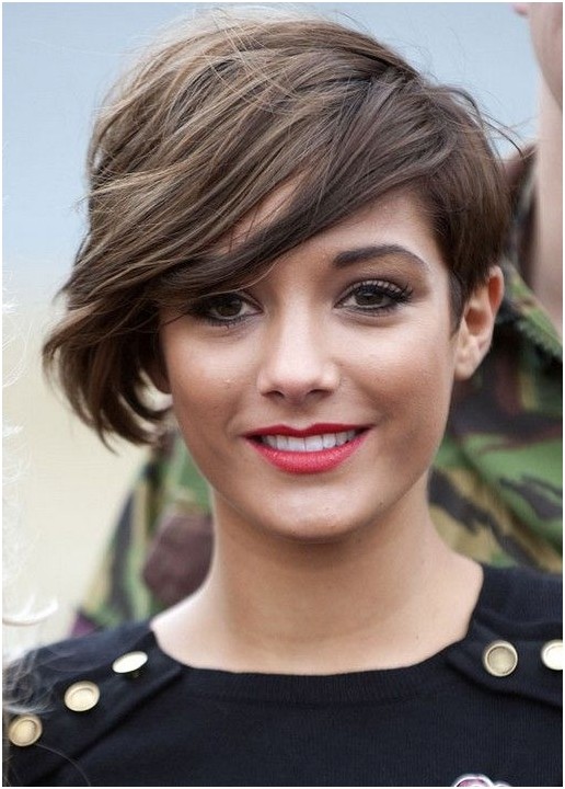 Pixie hair styles for long side bangs: short hair
