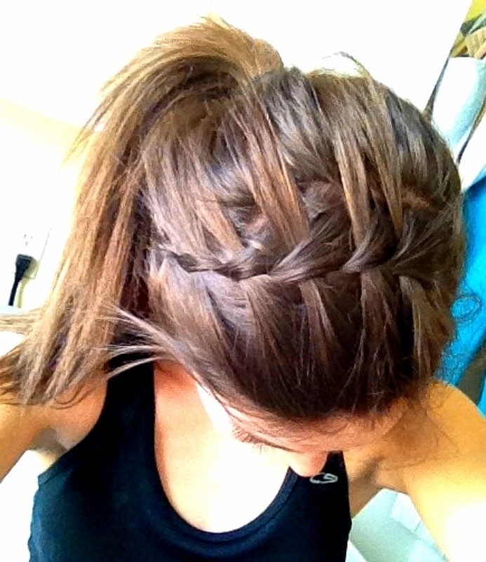 Horse -tail hairstyles with a braid waterfall explosion