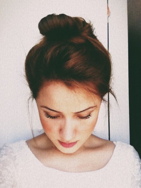 Beautiful, updated hairstyle for medium -haired girls