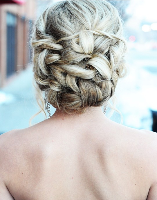 Hairstyles concert for long hair: romantic interviews