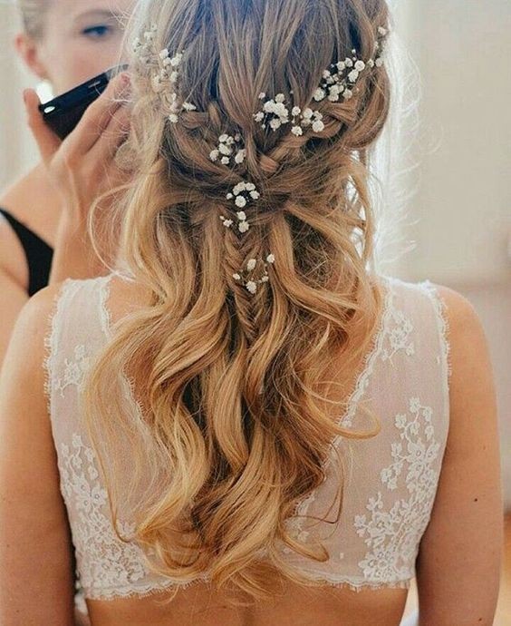 A comfortable and unofficial wedding hairstyle
