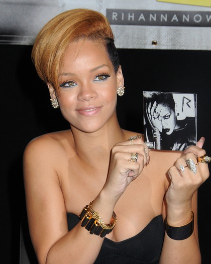 Rihanna blonde short hairstyles Rihanna blonde short hairstyles