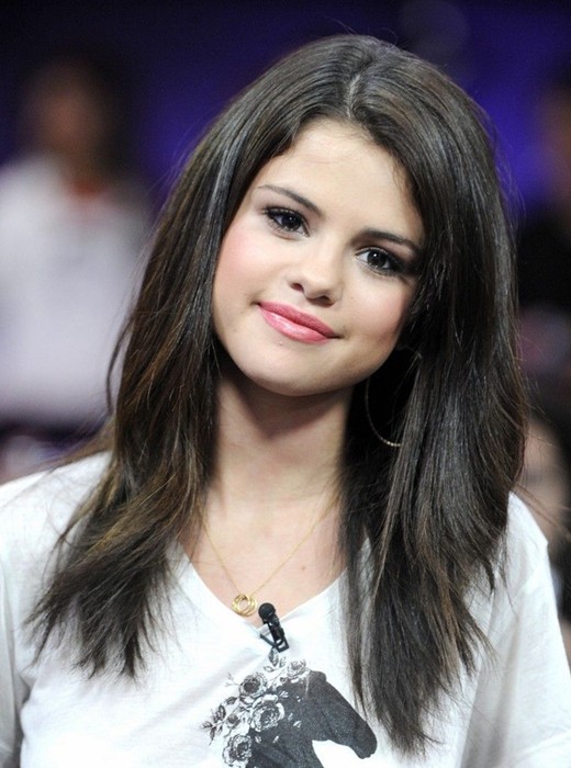 Selena Gomez's hairstyles: long straight hair