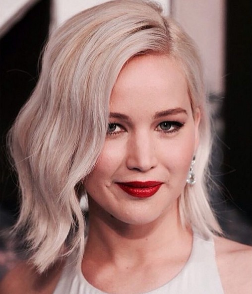 Erotic and elegant hairstyles for thin hair - medium hair cutting