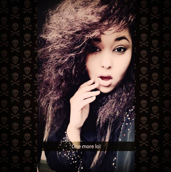 Shagha, medium -length hairstyle with explosions