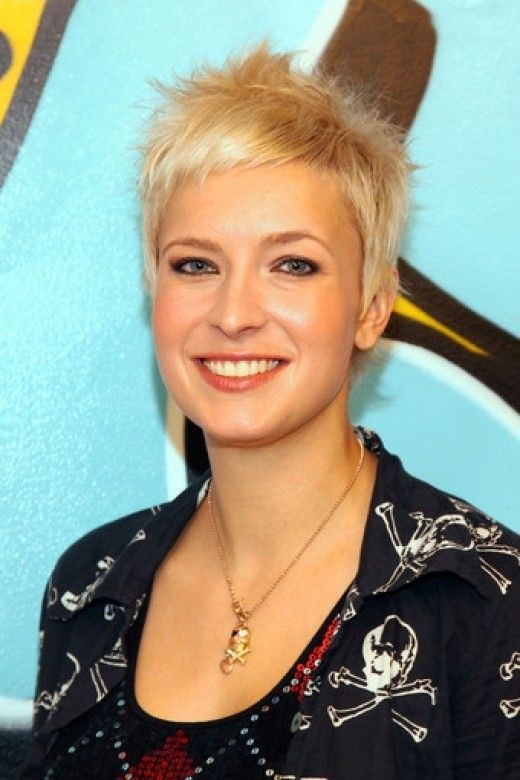 Shaggy Short Hair Style - Very Short Hairstyles for Feminine
