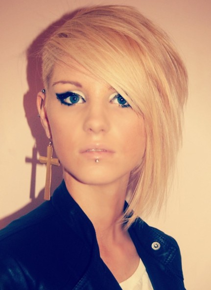 Short  Asymmetrical Hairstyles: Straight Hair Trends