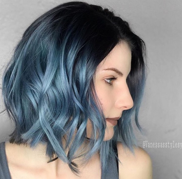 Short Bob hair cut with wavy hair - Omper hairstyle for women