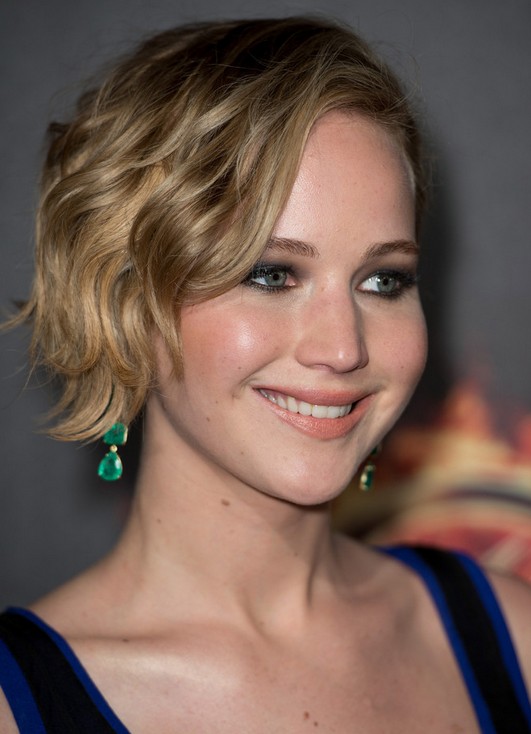 Celebrity short haircuts 2014 - 2015: Cut the hair of Jennifer Lawrence Short is wavy