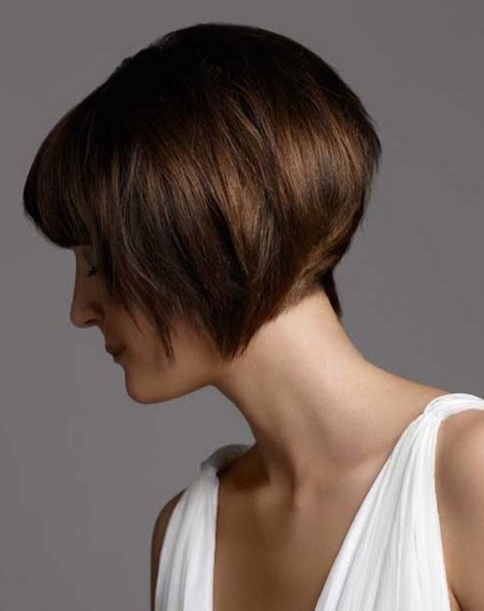 Show short hairstyles along the chin