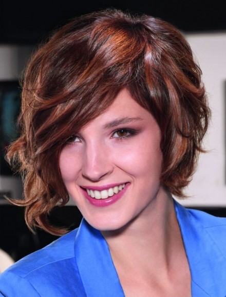 Short haircuts for wavy hair
