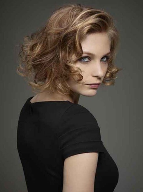 Short hair styles for women: short curly hair