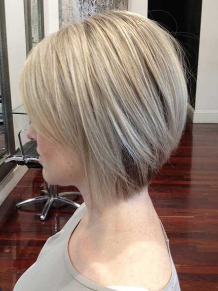 Short hair styles for women: straight bob