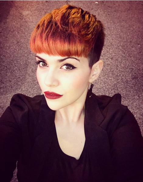 Short hairstyle for the shape of the heart - a short haircut for thick hair