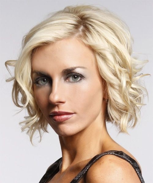 Short hair styles of the face in the shape of a heart
