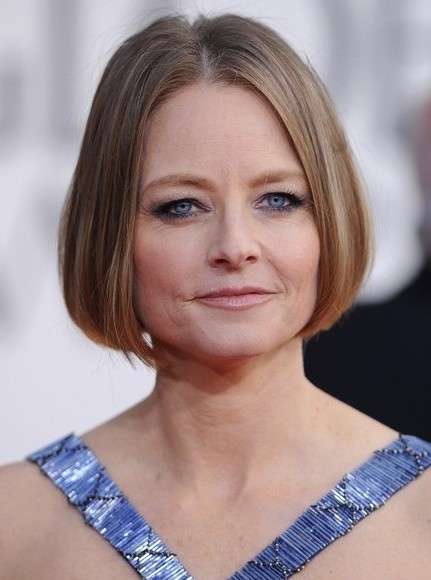 Short hair styles for older women: classic straight Bob rib