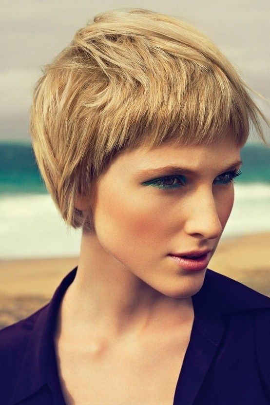 Short hair styles for thick hair: blonde hair pixie