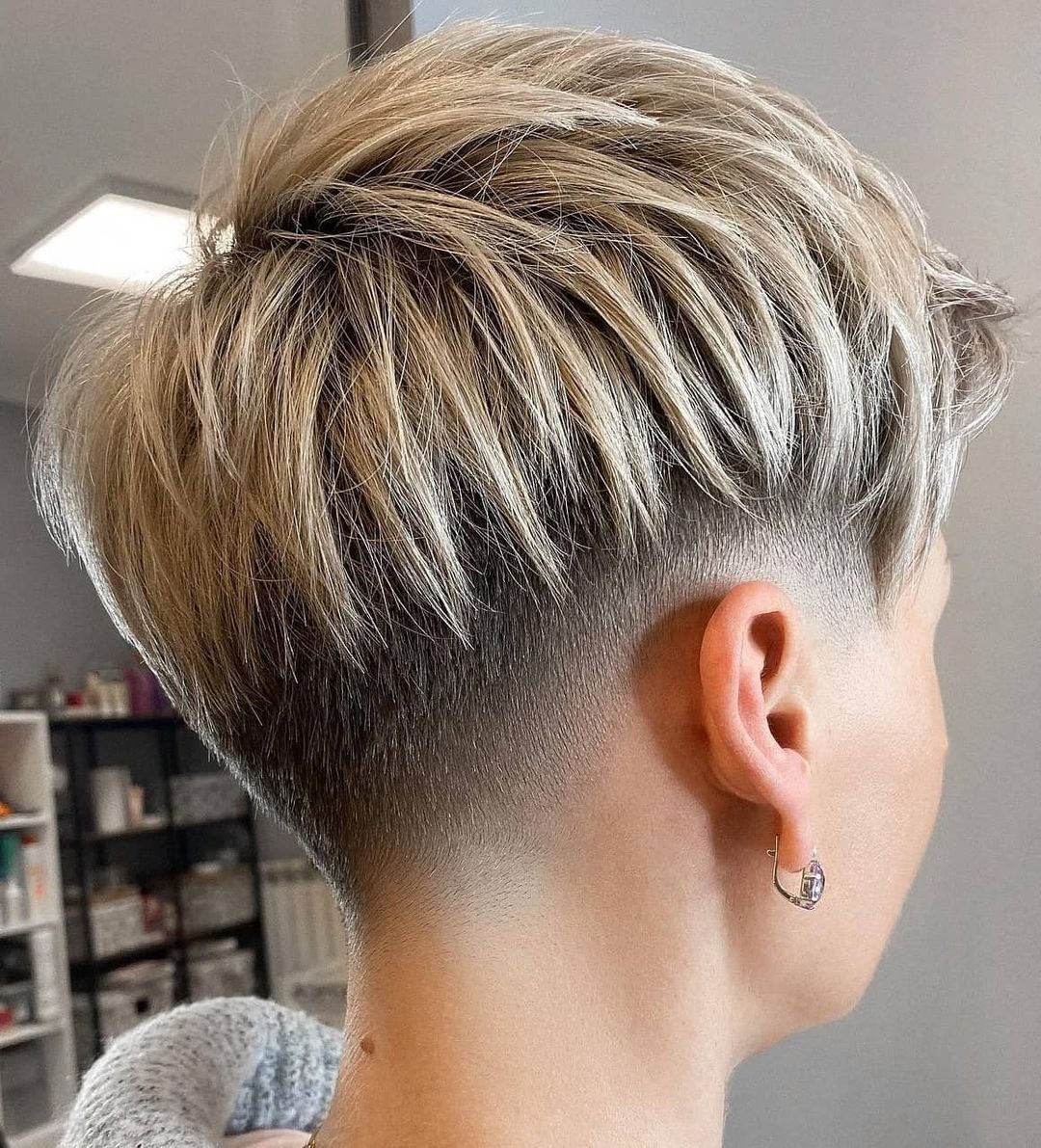 Hairstyles with short layers - short haircuts with fine and thick hair
