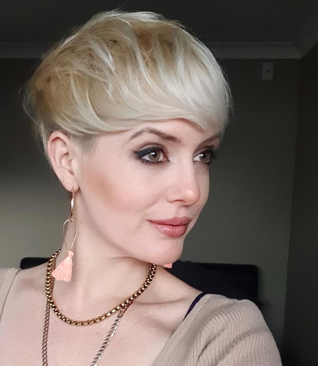 Hairstyles with short layers - short haircuts with fine and thick hair