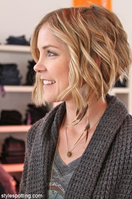 Short Layered Wavy Hair: Cute Hairstyles