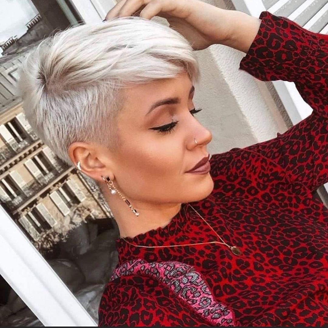 Pixse styles that make women more beautiful - short hairstyle pixel