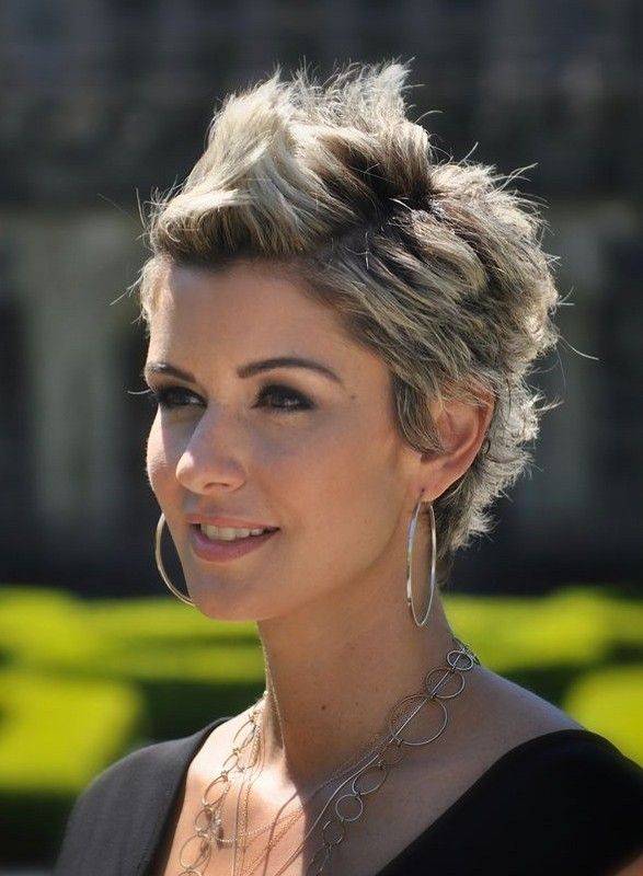 12 Short Haircuts for Fall:  Easy Hairstyles