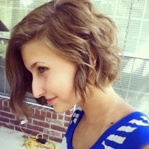 Short wavy bob hairstyle